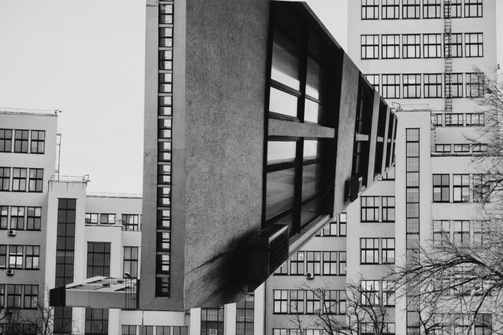 Из серии &laquo;Нужные конструкции в промежутках забытого времени&raquo;, 2021 фотомонтаж, Харьков