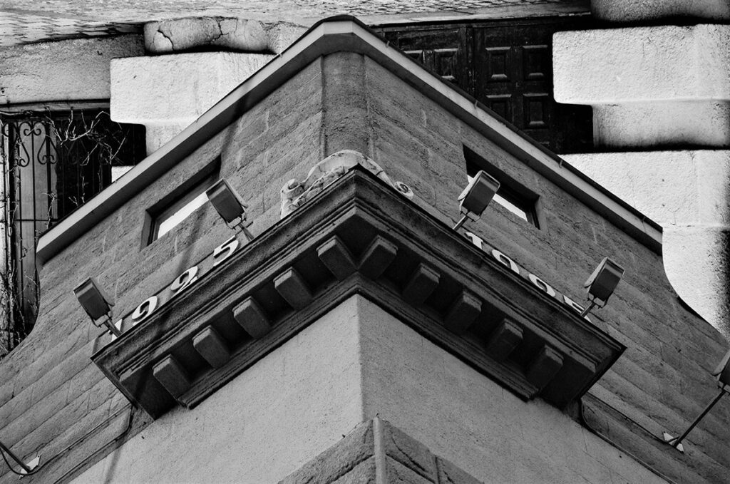 Из серии &laquo;Нужные конструкции в промежутках забытого времени&raquo;, 2021 фотомонтаж, Харьков